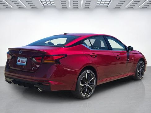 New 2026 Nissan Altima 2.5 SR w/ SR Premium Package AWD/4WD image 4
