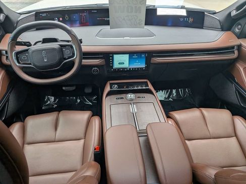 Certified 2025 Lincoln Navigator Reserve AWD/4WD image 17