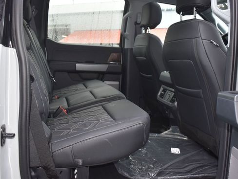 New 2026 Ford F250 Lariat w/ Black Appearance Package image 15