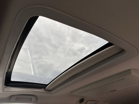 Used 2009 Toyota Sienna XLE image 39