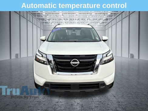 Used 2025 Nissan Pathfinder SV AWD/4WD image 2