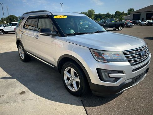 Used 2016 Ford Explorer XLT w/ Equipment Group 202A AWD/4WD image 3