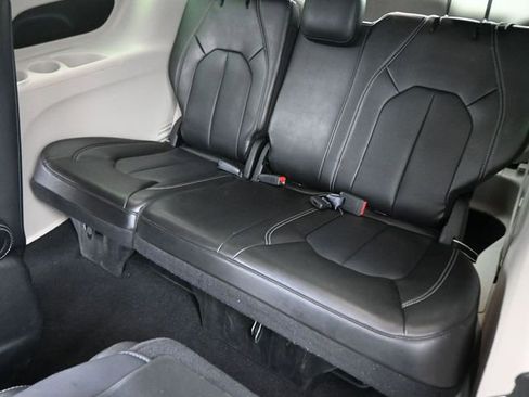 Used 2023 Chrysler Pacifica Touring-L image 24