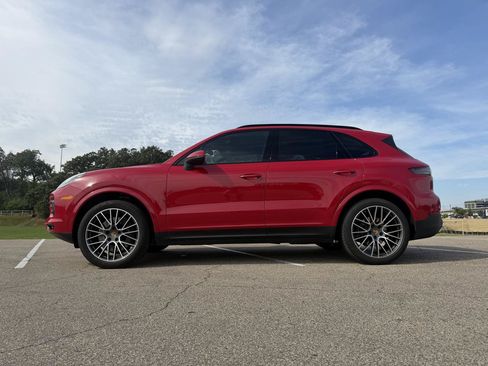 Used 2021 Porsche Cayenne AWD/4WD image 5