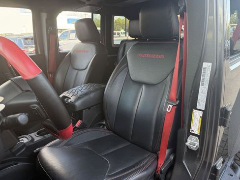 Used 2017 Jeep Wrangler Unlimited Rubicon AWD/4WD image 17