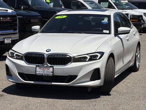 Used 2025 BMW 330i Sedan RWD image 3