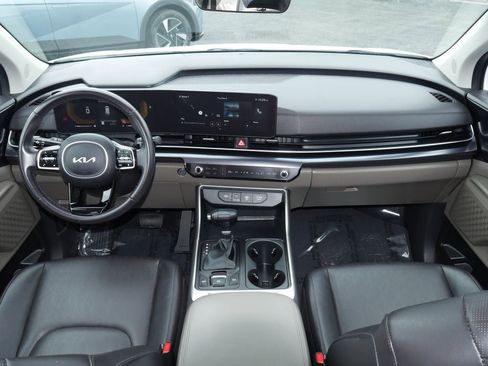 Used 2025 Kia Carnival FWD image 43