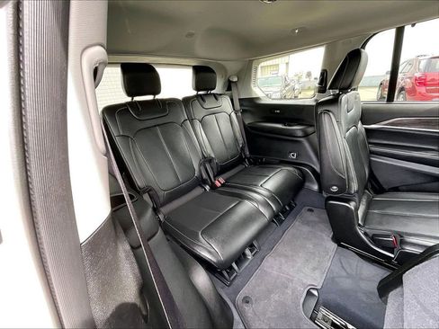 Used 2023 Jeep Grand Cherokee L Limited w/ Luxury Tech Group II AWD/4WD image 17