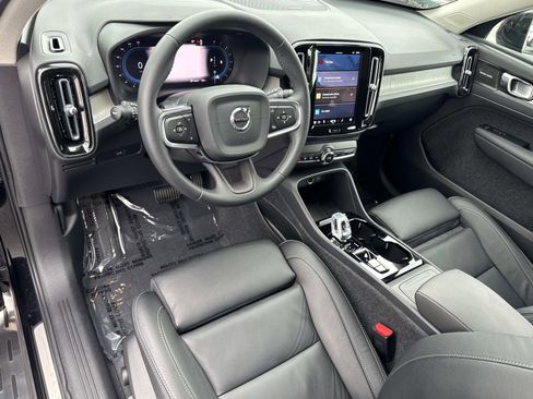 Certified 2024 Volvo XC40 B5 Ultimate w/ Protection Package Premier image 9