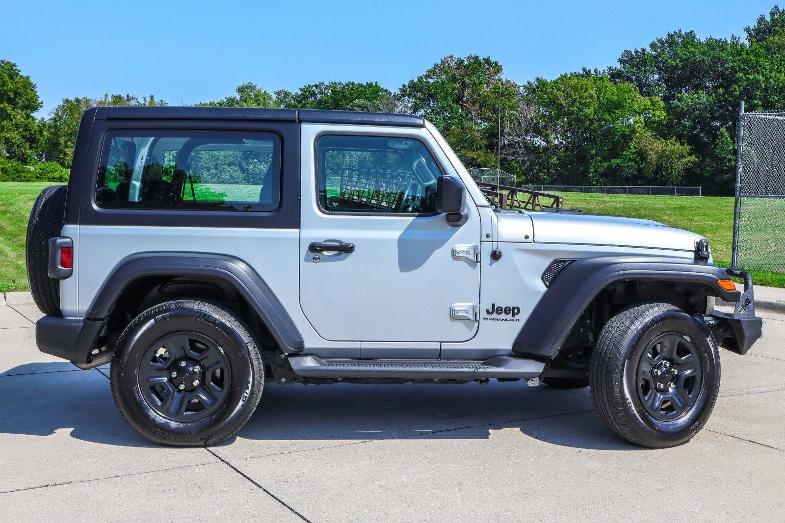 Used 2023 Jeep Wrangler Sport AWD/4WD image 5