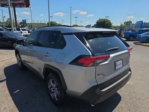 Used 2025 Toyota RAV4 LE AWD/4WD image 6