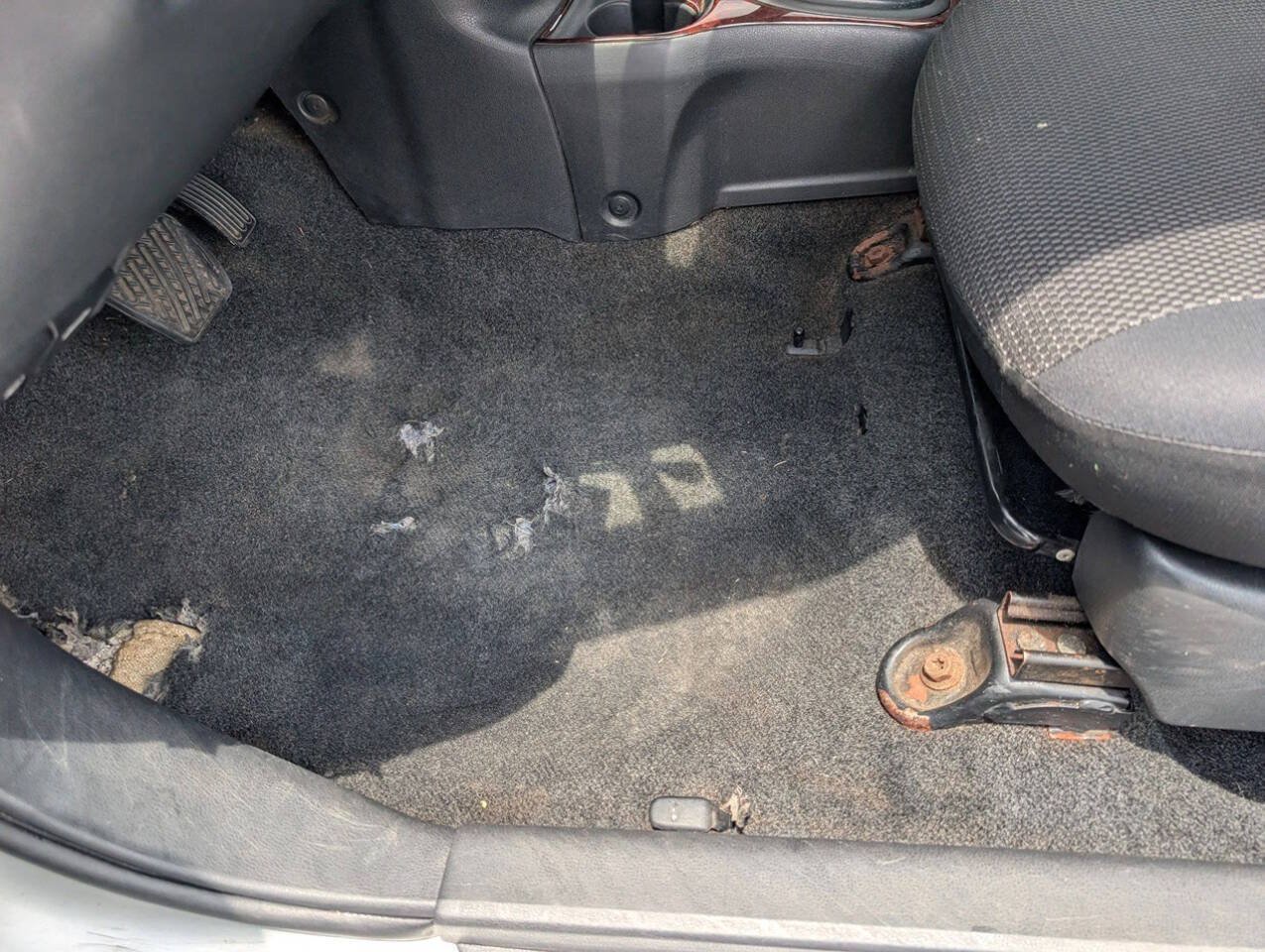 Used 2013 Nissan Versa SV FWD image 24