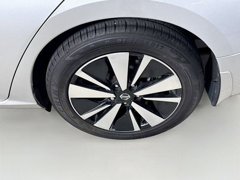 Used 2020 Nissan Altima 2.5 SL FWD image 38