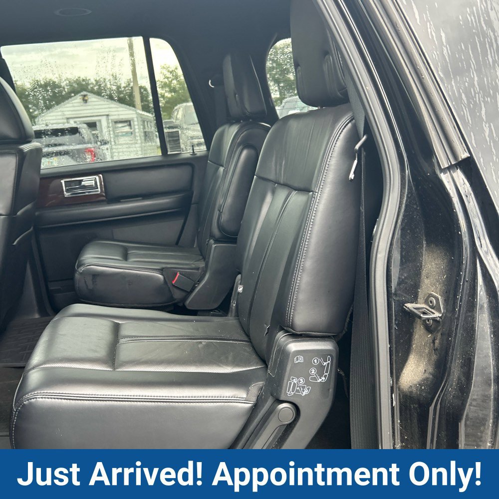 Used 2017 Lincoln Navigator L Select RWD image 10