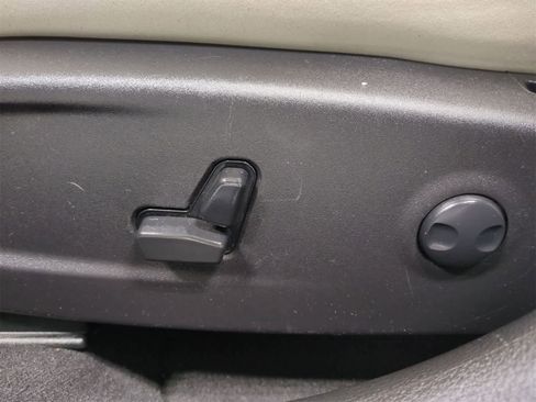 Certified 2023 Chrysler 300 Touring image 18