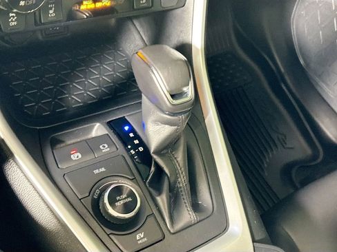 Used 2023 Toyota RAV4 XLE Premium image 16