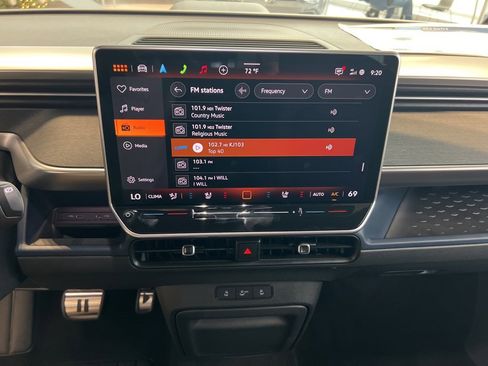 New 2025 Volkswagen ID. Buzz Pro S image 8