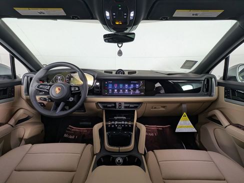 New 2026 Porsche Cayenne image 19