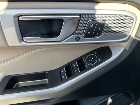 Used 2021 Ford Explorer Limited w/ Equipment Group 301A image 3