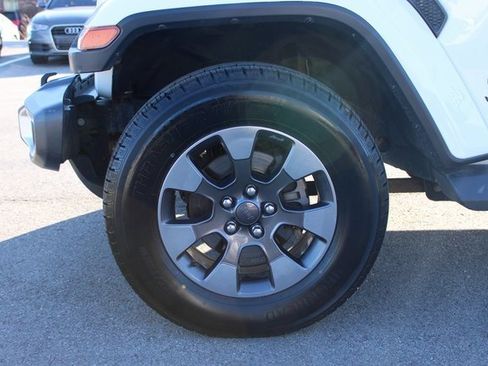 Used 2018 Jeep Wrangler Unlimited Sahara image 35