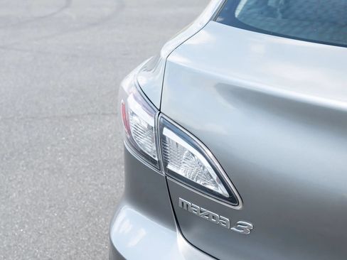 Used 2012 MAZDA MAZDA3 i Touring FWD image 13