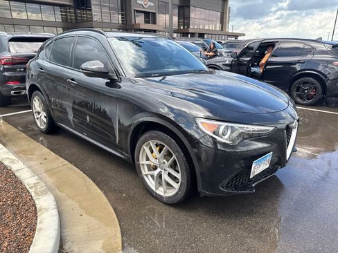 Used 2019 Alfa Romeo Stelvio Ti Sport w/ Quick Order Package 22S Sport AWD/4WD image 2