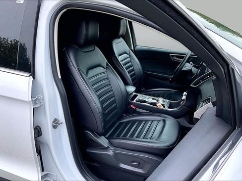 Used 2024 Ford Edge SEL AWD/4WD image 8