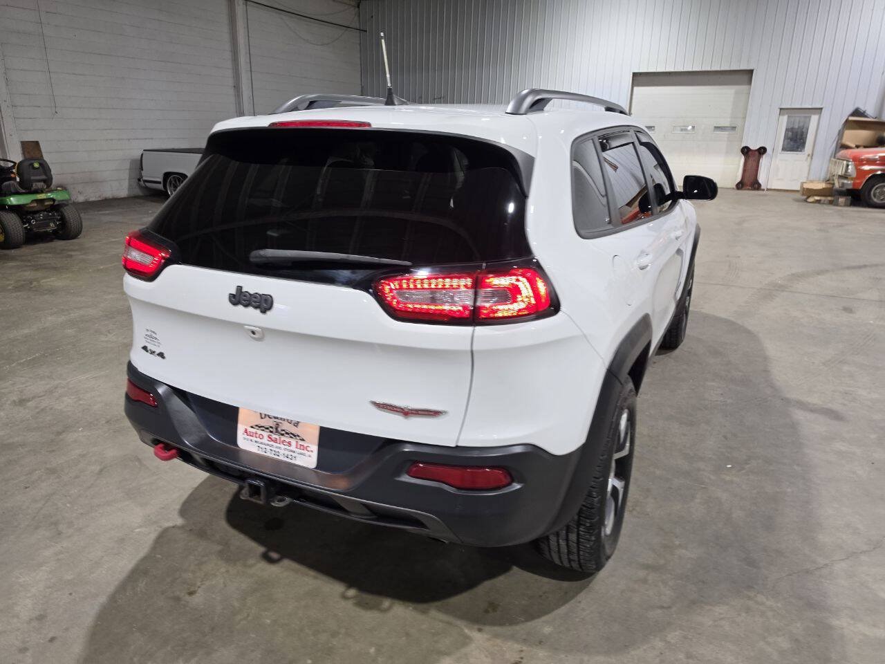 Used 2017 Jeep Cherokee Trailhawk w/ Comfort/Convenience Group AWD/4WD image 10