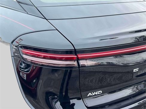 Used 2023 Toyota Crown Limited image 12