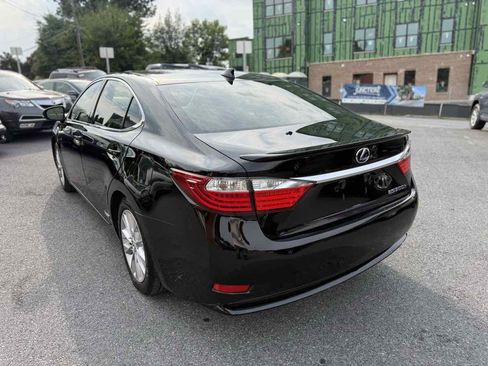 Used 2015 Lexus ES 300h w/ Navigation System Package image 5