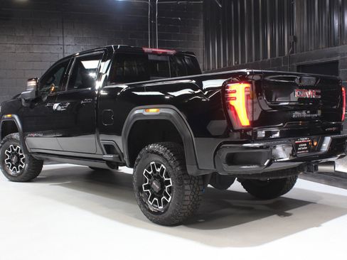 Used 2024 GMC Sierra 2500 AT4X image 10