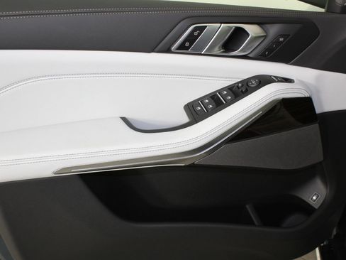 New 2026 BMW X5 xDrive50e image 11