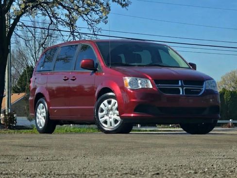 Used 2020 Dodge Grand Caravan SE FWD image 1