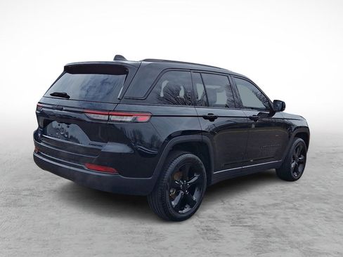 Used 2023 Jeep Grand Cherokee Limited w/ Black Appearance Package image 5