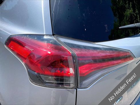 Used 2018 Toyota RAV4 LE w/ All Weather Liner Package AWD/4WD image 26