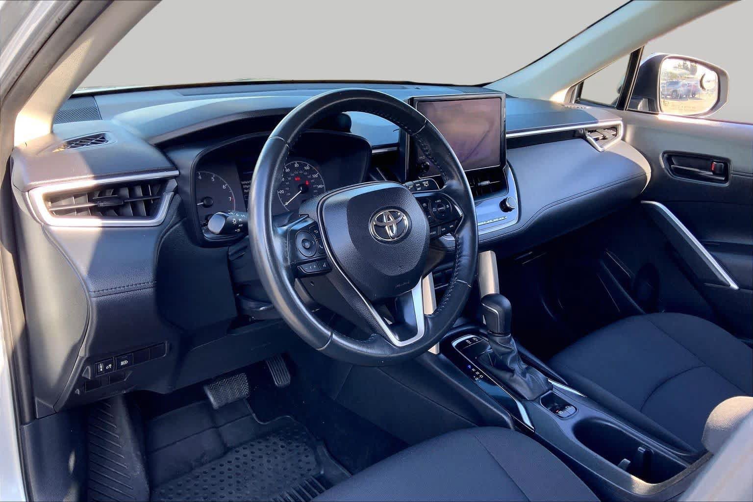 Used 2024 Toyota Corolla Cross LE FWD image 17