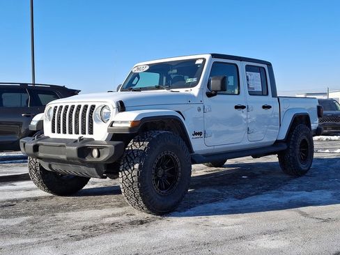 Used 2021 Jeep Gladiator Sport image 3
