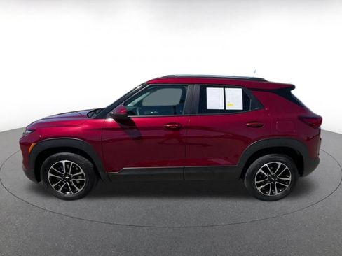 Used 2025 Chevrolet TrailBlazer LT FWD image 9