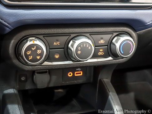 Used 2023 Nissan Versa SV image 21