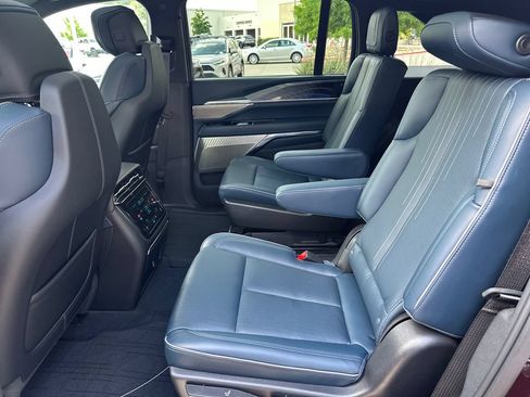 Certified 2025 Cadillac Escalade IQ Luxury 2 w/ LPO, Premium Carpet Package AWD/4WD image 36