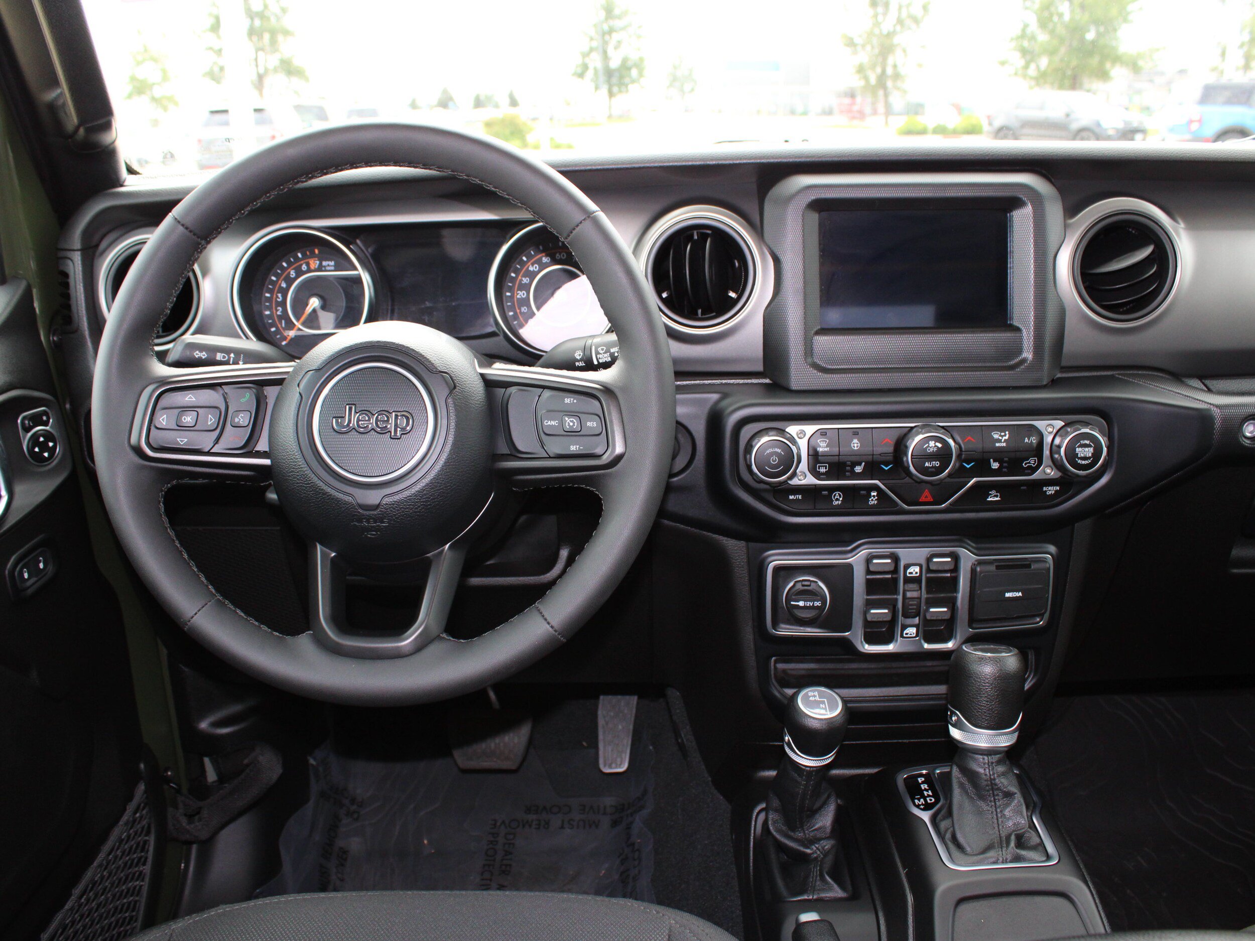 Used 2023 Jeep Gladiator Sport AWD/4WD image 17