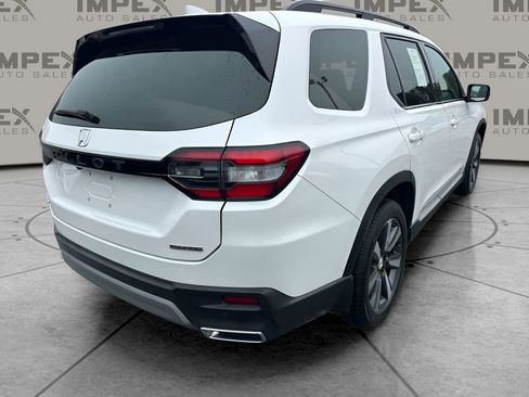 Used 2024 Honda Pilot Touring image 5