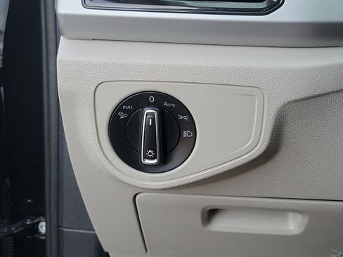 Used 2022 Volkswagen Atlas SE image 16