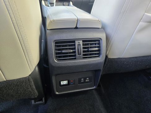 Used 2022 Nissan Rogue SL w/ SL Premium Package image 13