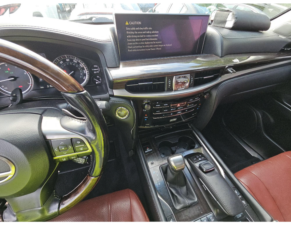 Used 2016 Lexus LX 570 4WD w/ Luxury Package image 10