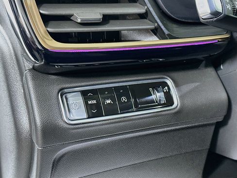Used 2025 Buick Envision Avenir AWD/4WD image 10