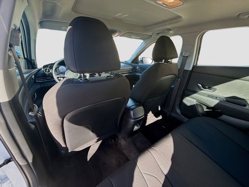 Used 2025 Hyundai Elantra SEL image 24