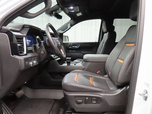Used 2024 GMC Sierra 1500 AT4 w/ Technology Package image 9