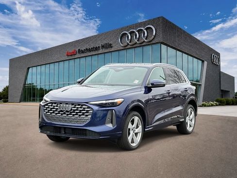 Certified 2025 Audi Q5 Premium Plus w/ Premium Plus AWD/4WD image 1