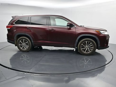 Used 2018 Toyota Highlander XLE AWD/4WD image 9